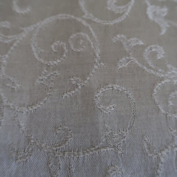 Lenox Opal Innocence 58" x 88" Oblong Tablecloth Champagne - Picture 3 of 7